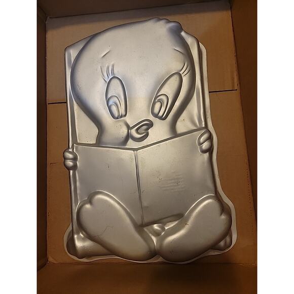 Vintage 1979 Wilton Tweety Cake Pan Tweety Bird Cake Mold # 502-7687 - Picture 1 of 1